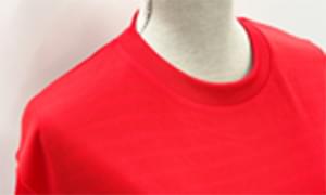 Tシャツカラー：レッドの写真を拡大する