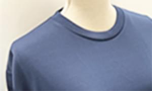Tシャツカラー：ネイビーの写真を拡大する