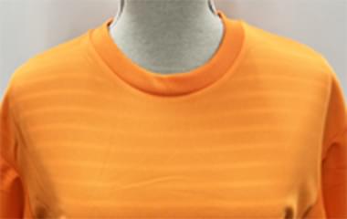 Tシャツカラー：オレンジを室内光で撮影した商品写真