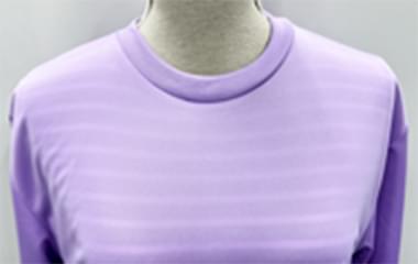 Tシャツカラー：ラベンダーを室内光で撮影した商品写真