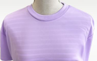 Tシャツカラー：ラベンダーを自然光で撮影した商品写真