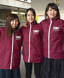 美術予備校の教務用ジャンパー